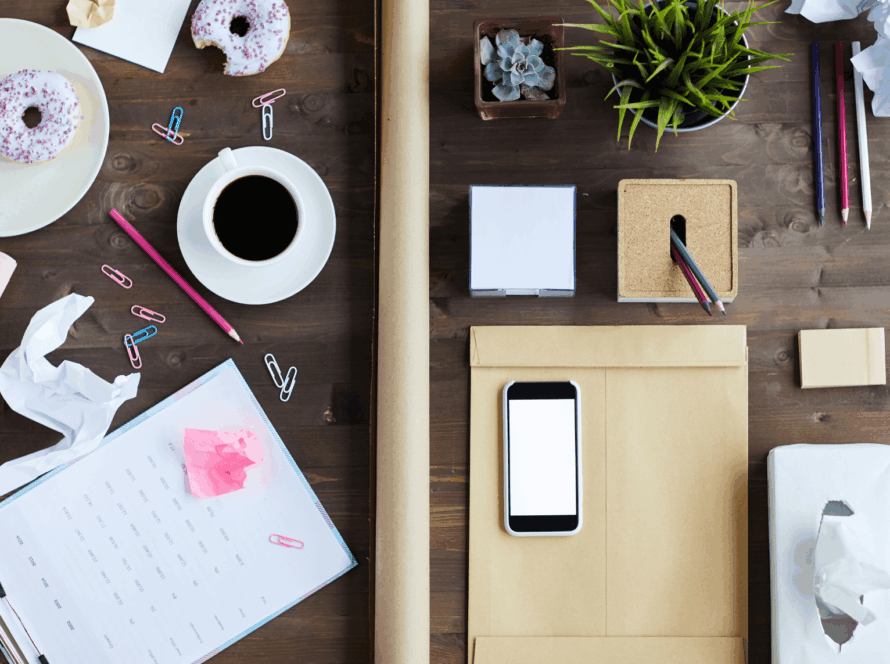 organized desk vs disorganized desk